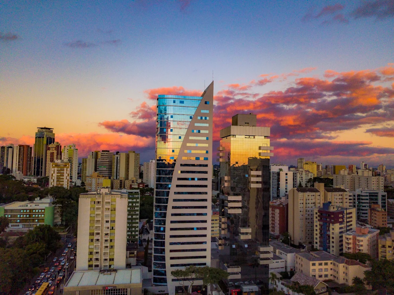 World Business Center, no Centro Cívico de Curitiba, onde fica o escritório da Nexmei